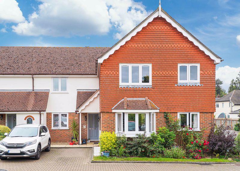 Effingham 2 bed apartment £299,950