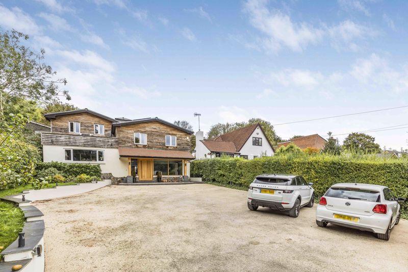 Southdown Road, Horndean 4 bed detached house £1,100,000