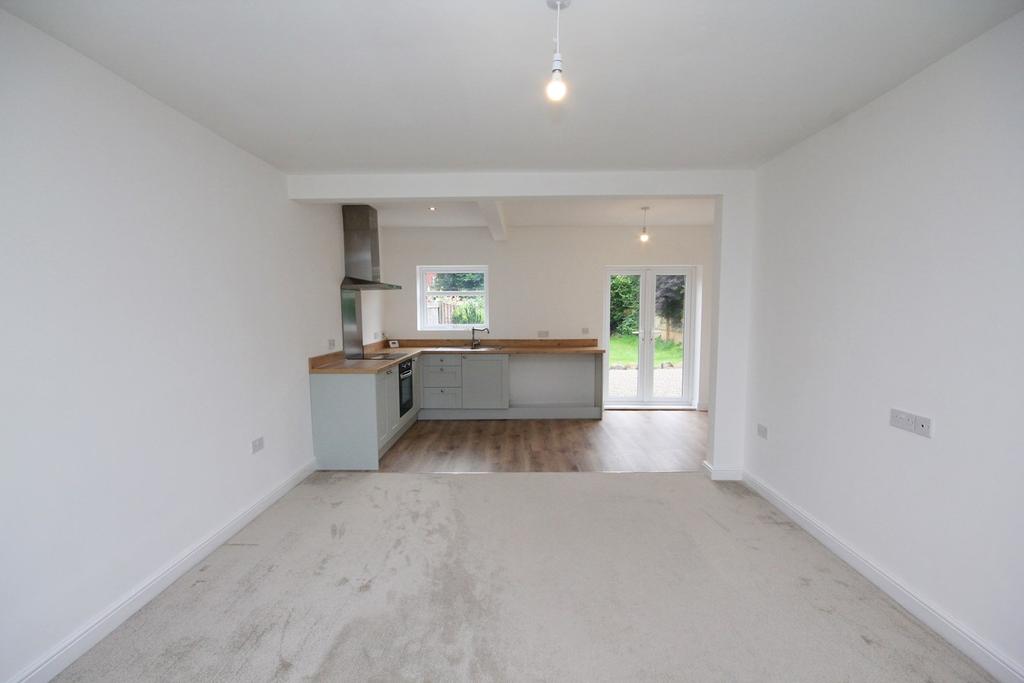 Hornby Lane, Winwick, Warrington, WA2 3 bed semidetached house £240,000