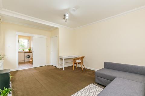 17/5 Loganlea Terrace, Edinburgh, EH7 6NS
