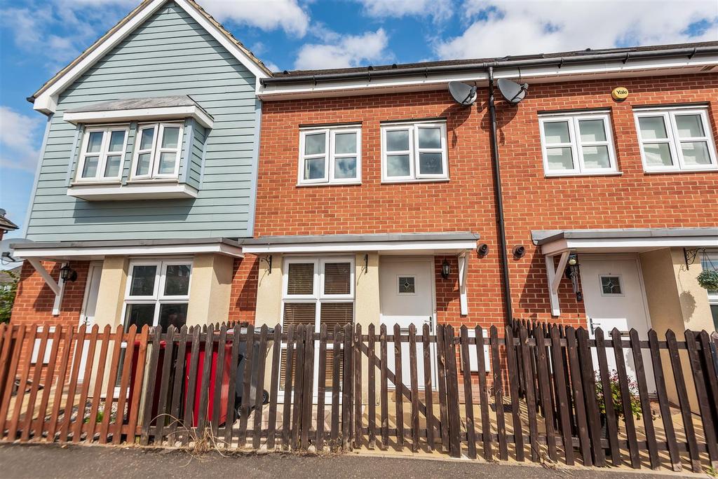 Eltham Avenue, Slough 2 bed terraced house £365,000