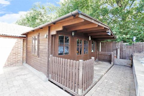 21 Dalmeny Road, Erith, DA8 1JX