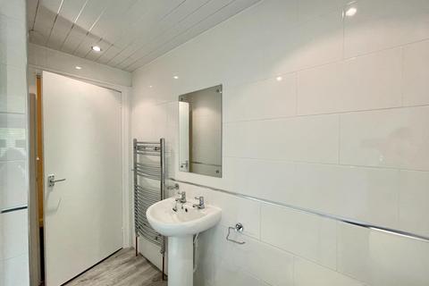 178 Lowergate, Huddersfield, HD3 4EP