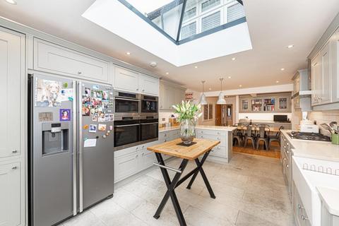 12 Hamilton Close, Epsom, KT19 8RG