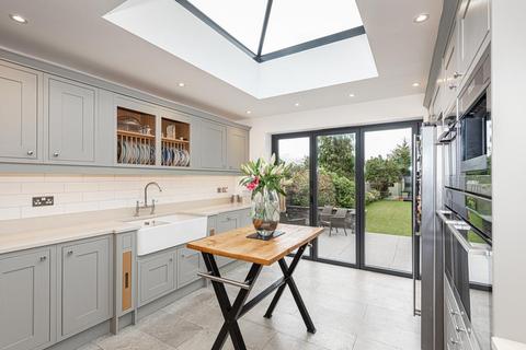 12 Hamilton Close, Epsom, KT19 8RG