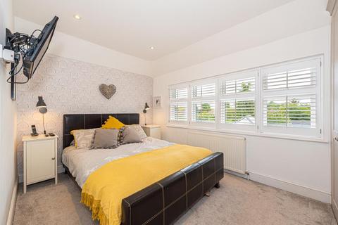 12 Hamilton Close, Epsom, KT19 8RG