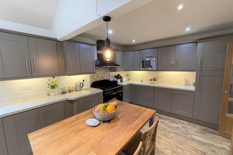 16 Torcross Close, Glenfield, Leicester, LE3 8AP