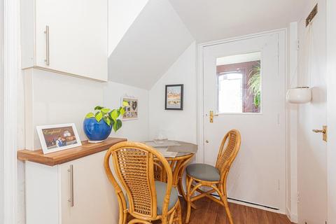 121 Long Walk, Epsom, KT18 5TU