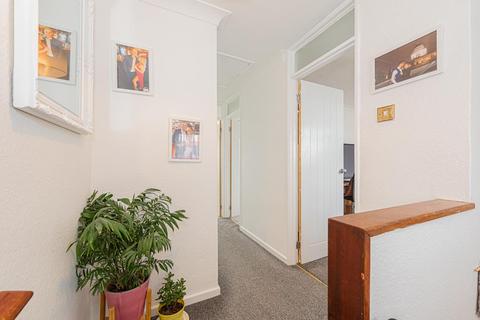 121 Long Walk, Epsom, KT18 5TU