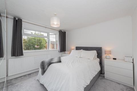 121 Long Walk, Epsom, KT18 5TU