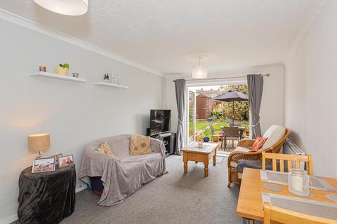 121 Long Walk, Epsom, KT18 5TU