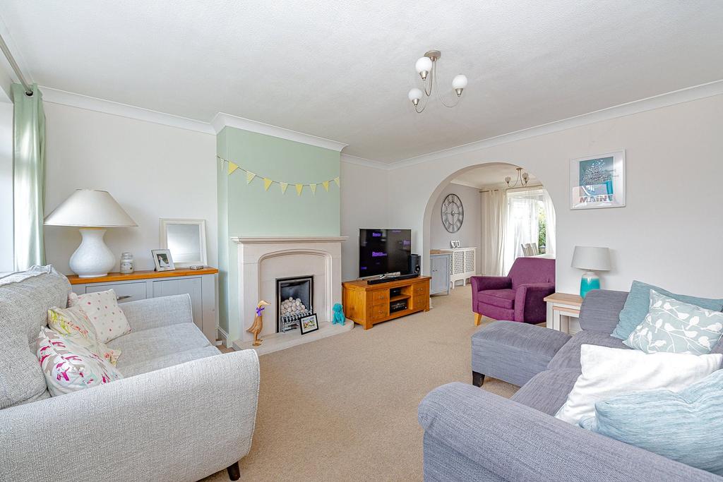 Chipstead Close, Maidstone, ME16 3 bed semidetached house £350,000