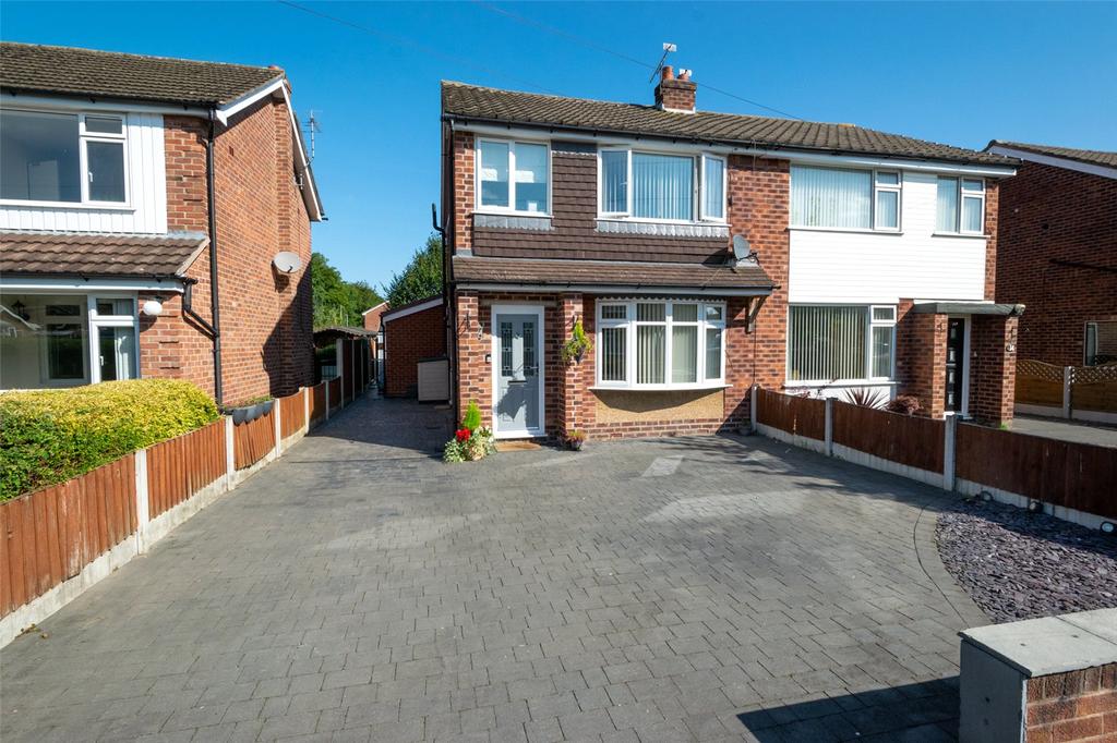 Denbigh Crescent, Middlewich 3 bed semidetached house £200,000