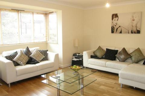 2 bedroom apartment to rent, Netley Close, Cheam, Sutton, SM3