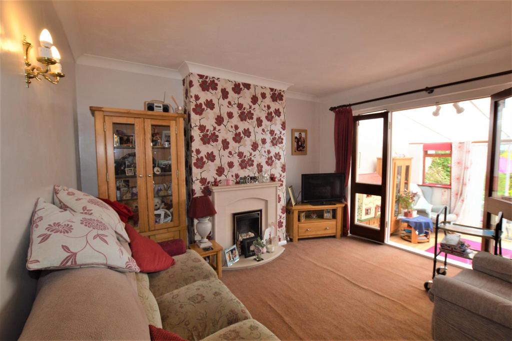 Rugby Way, Croxley Green, Rickmansworth 2 bed semidetached bungalow