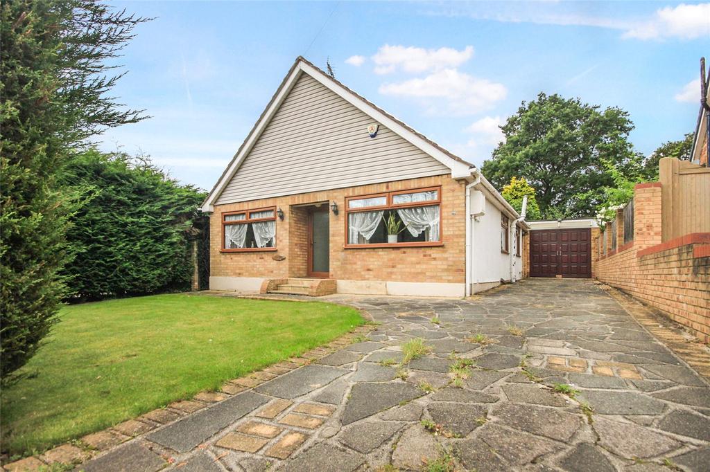 Waverley Crescent, Wickford, SS11 3 bed detached house £410,000