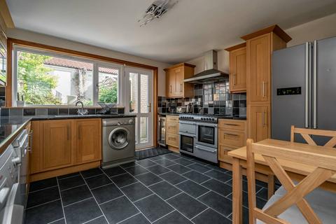 43 Bughtlin Park, Edinburgh, EH12 8UR