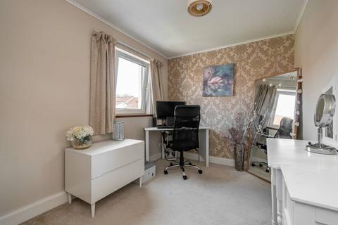 43 Bughtlin Park, Edinburgh, EH12 8UR