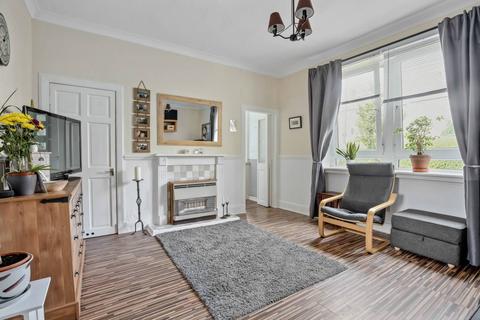 8/2 Restalrig Crescent, Edinburgh, EH7 6EX