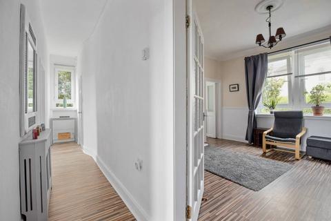 8/2 Restalrig Crescent, Edinburgh, EH7 6EX