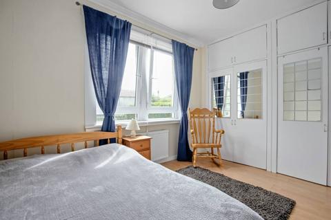8/2 Restalrig Crescent, Edinburgh, EH7 6EX