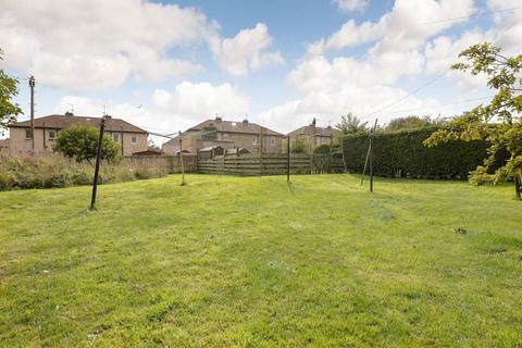 8/2 Restalrig Crescent, Edinburgh, EH7 6EX