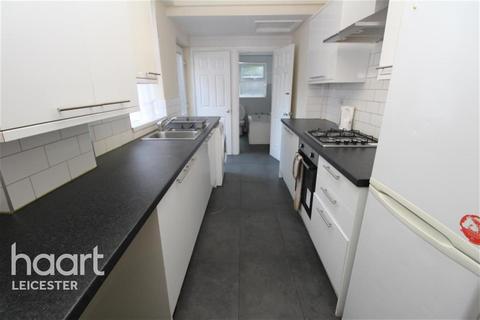 4 bedroom terraced house to rent, Tudor Road