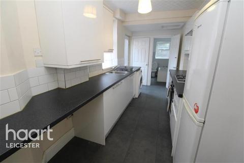 4 bedroom terraced house to rent, Tudor Road