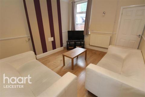 4 bedroom terraced house to rent, Tudor Road