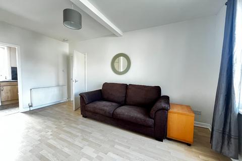 2 bedroom flat to rent, Saughton Gardens, Corstorphine, Edinburgh, EH12