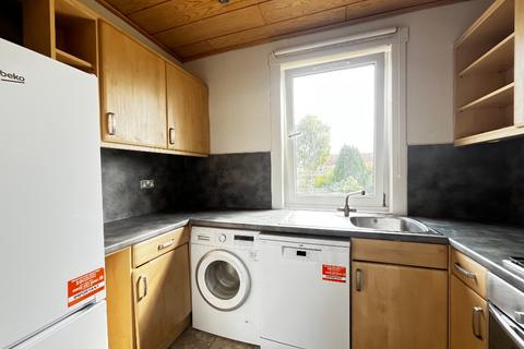 2 bedroom flat to rent, Saughton Gardens, Corstorphine, Edinburgh, EH12