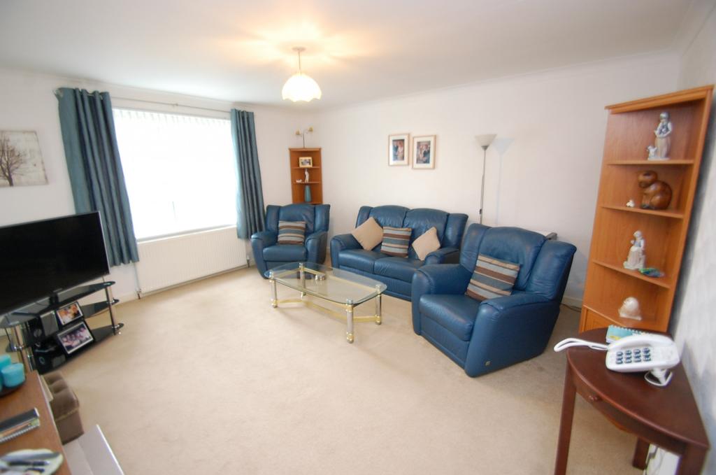 Flat 0/1 222 Cairnhill Circus, Crookston, Glasgow, G52 3 bed flat £75,000