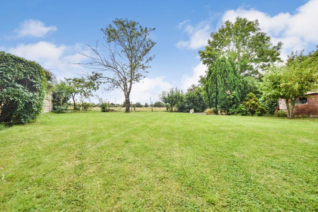 Oxenton, Cheltenham, Gloucestershire 4 bed detached house £675,000