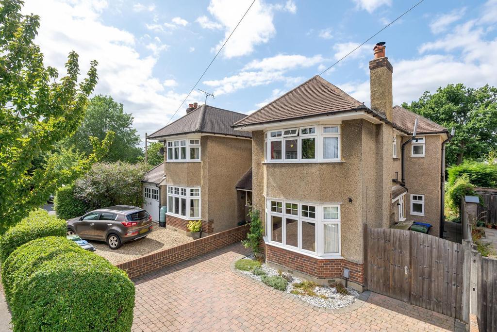 Rosehill Avenue, Horsell, GU21 3 bed semidetached house £675,000