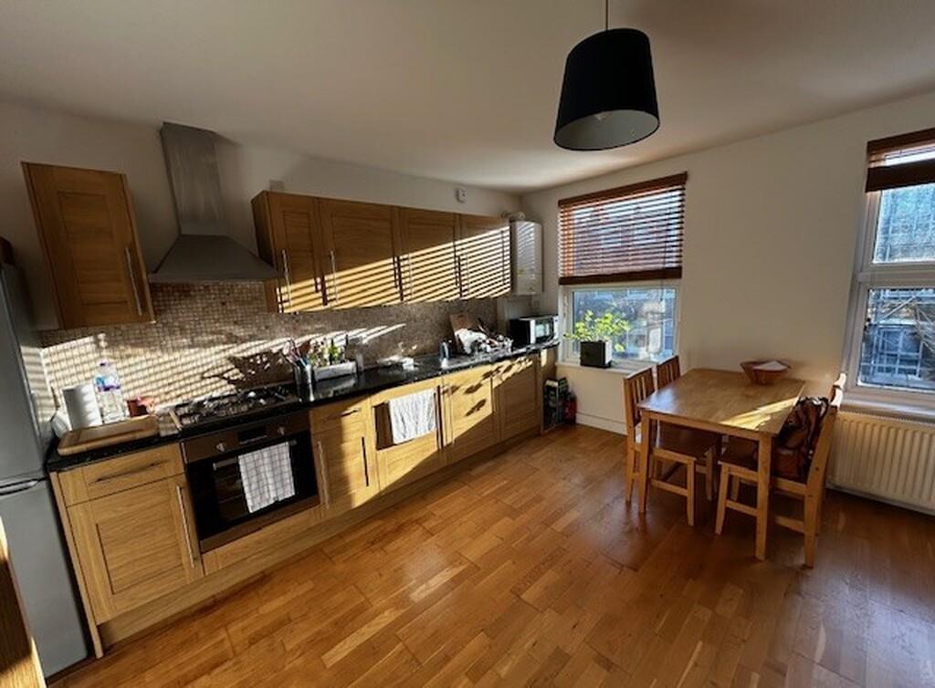 Kitchen a.jpg