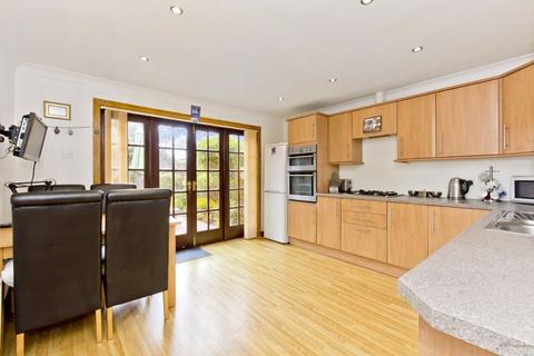 8 Quarryknowe Crescent, Inchture, Perth, PH14 9RH