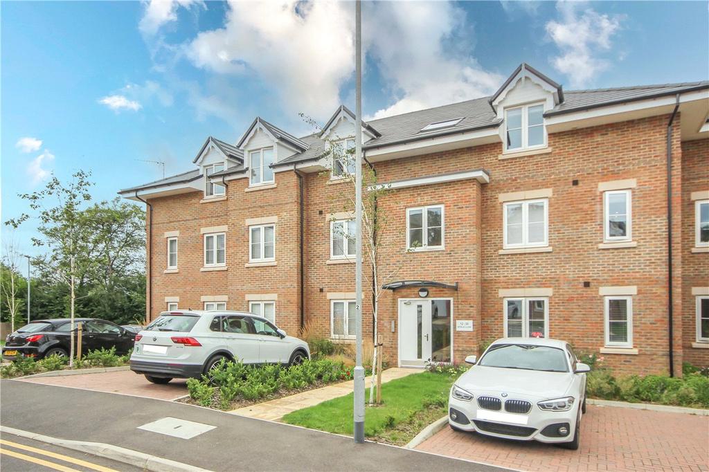 Neville Close, St. Albans 2 bed flat £330,000