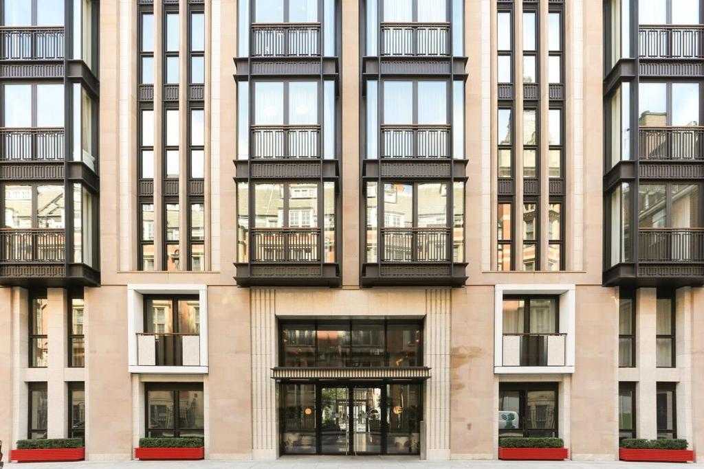 Lincoln Square, London WC2A 1 bed apartment for sale