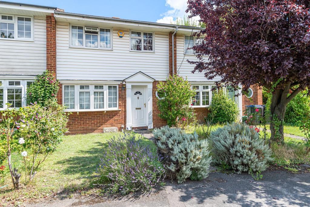 De Lara Way, Woking, GU21 3 bed terraced house £465,000