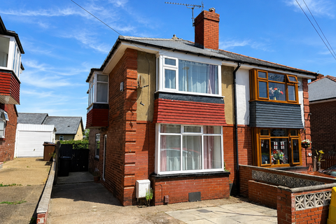 3 bedroom semi-detached house to rent, Frederick Avenue, Barnsley S70