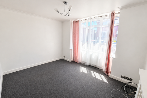 3 bedroom semi-detached house to rent, Frederick Avenue, Barnsley S70