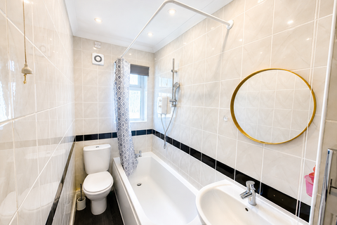 3 bedroom semi-detached house to rent, Frederick Avenue, Barnsley S70