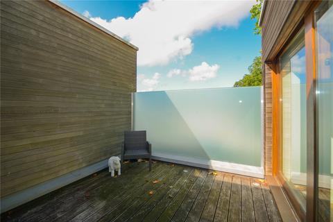 8 Southmead Gardens, Teddington, TW11 9EZ