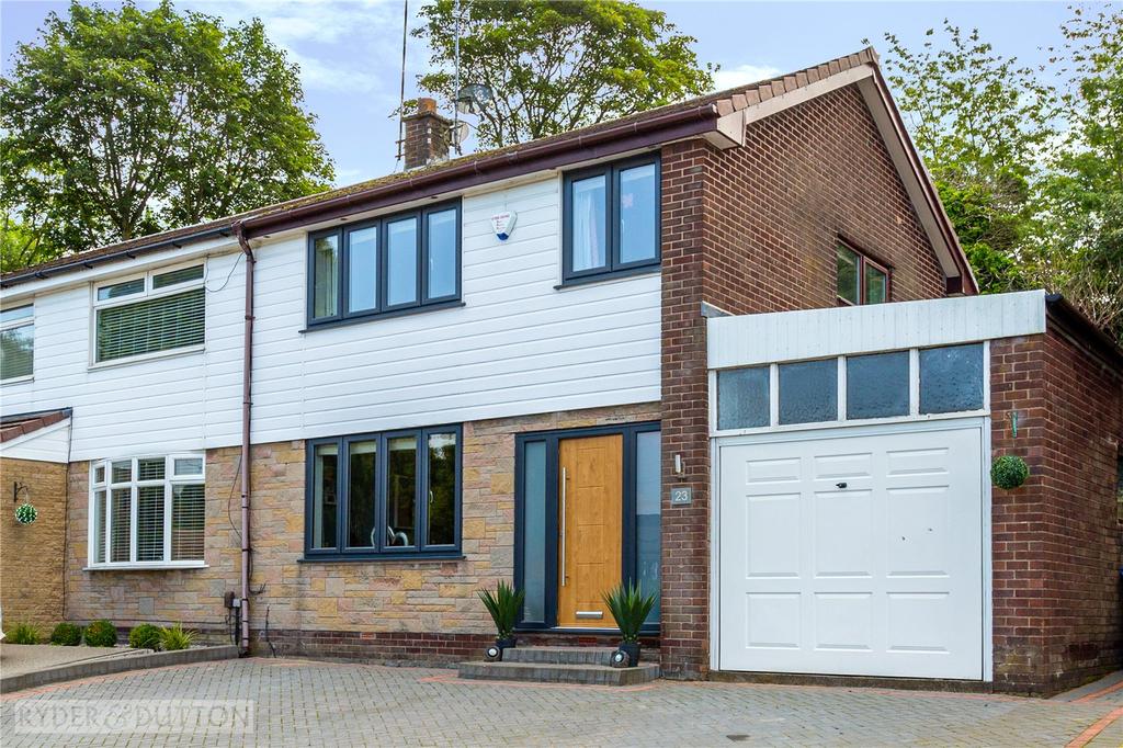 Cemetery Road, Royton, Oldham, OL2 3 bed semidetached house £259,950