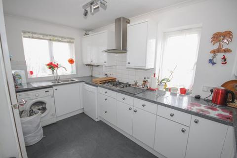 13 Yeates Drive, Kemsley, Sittingbourne, ME10 2UH
