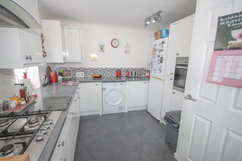 13 Yeates Drive, Kemsley, Sittingbourne, ME10 2UH