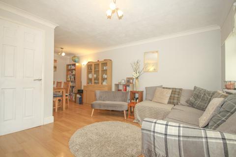 13 Yeates Drive, Kemsley, Sittingbourne, ME10 2UH