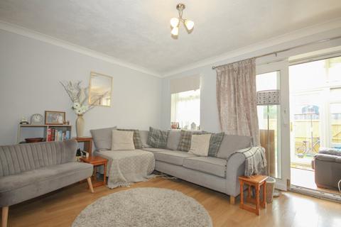 13 Yeates Drive, Kemsley, Sittingbourne, ME10 2UH