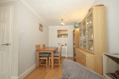 13 Yeates Drive, Kemsley, Sittingbourne, ME10 2UH