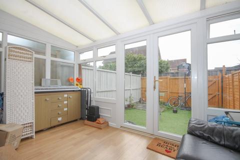 13 Yeates Drive, Kemsley, Sittingbourne, ME10 2UH